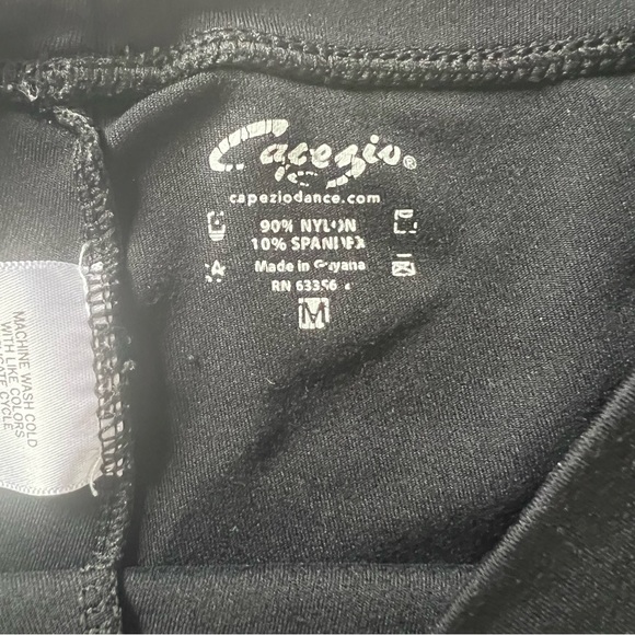 CAPEZIO BLACK LOW RISE SPANDEX DANCE / VOLLEYBALL / BIKER SHORTS SIZE MEDIUM - Picture 4 of 5